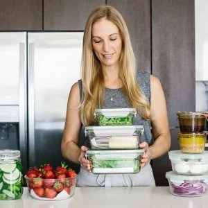 Have an endless supply of light and fresh meals throughout the summer with this new meal prep plan. Today I'm showing you how to turn 10 ingredients into delicious smoothies, vibrant salads and satiating snacks.