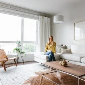 Take a tour of my modern and minimalist living room. My interior design style is a blend of minimalism, mid-century modern, Scandinavian and SoCal vibes.
